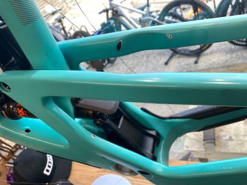 Brugt Santa Cruz Bronson S Plus / Carbon C / 27.5 2020 Frameset 2020 Mountainbike — billede 2 af 4