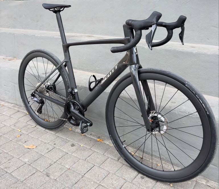 Used Scott Addict RC Shimano Ultegra Di2 2025 Road & Gravel, Black — image 2 of 6