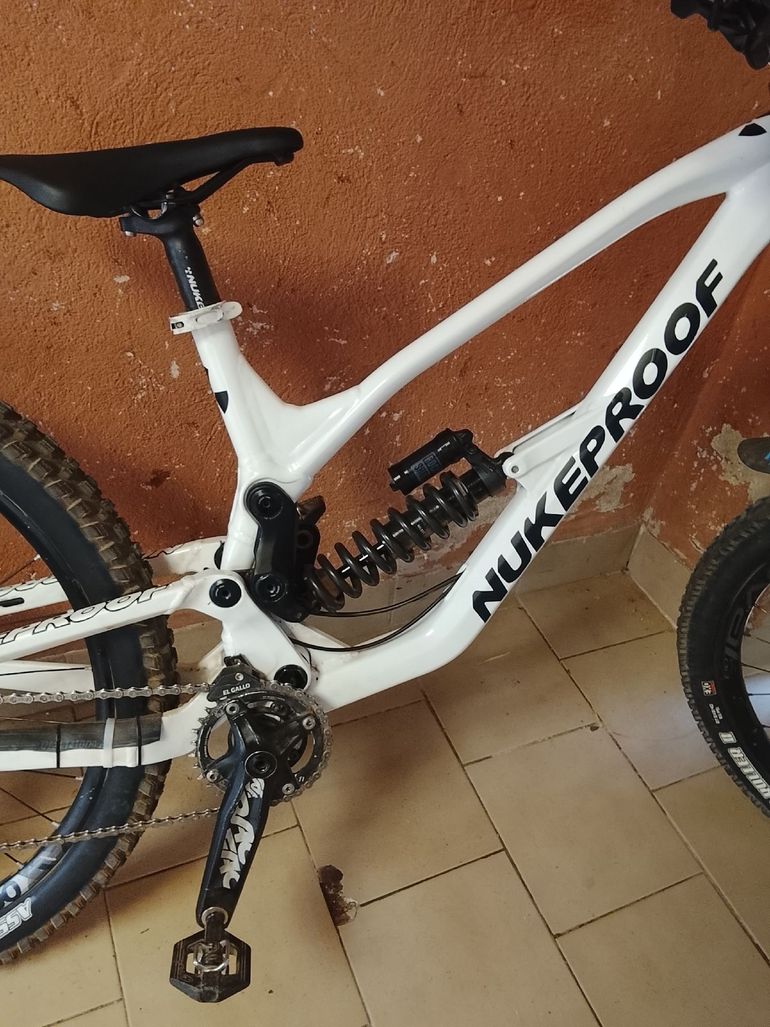 Used Nukeproof Dissent SRAM X7 2022 Mountainbike, White, 27.5 (650B) — image 2 of 7