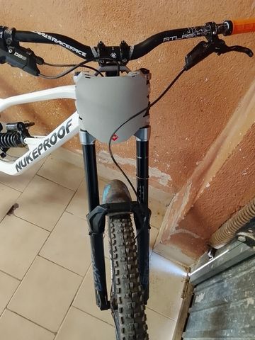 Used Nukeproof Dissent SRAM X7 2022 Mountainbike, White, 27.5 (650B) — image 7 of 7