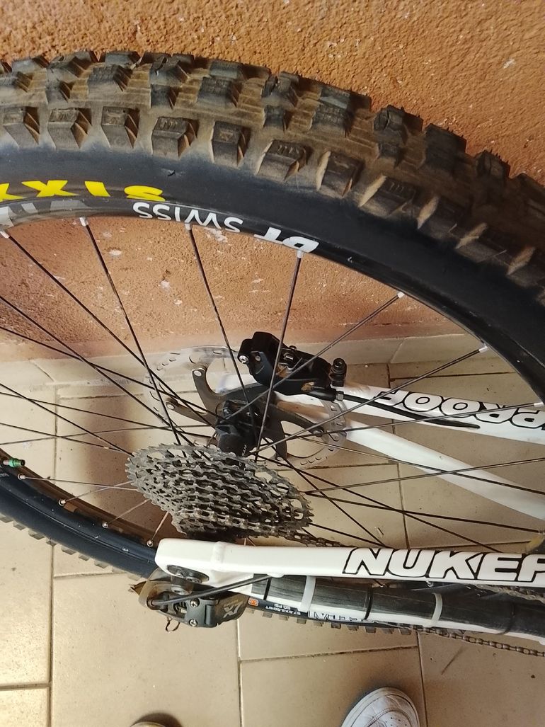 Used Nukeproof Dissent SRAM X7 2022 Mountainbike, White, 27.5 (650B) — image 5 of 7