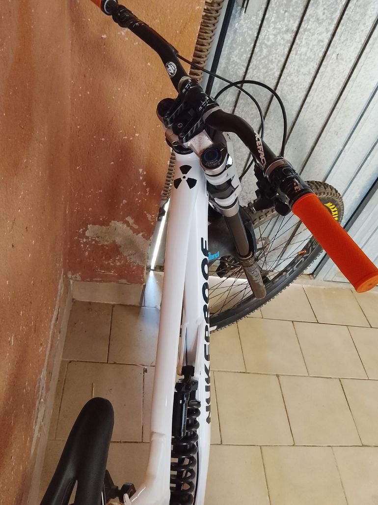 Used Nukeproof Dissent SRAM X7 2022 Mountainbike, White, 27.5 (650B) — image 6 of 7