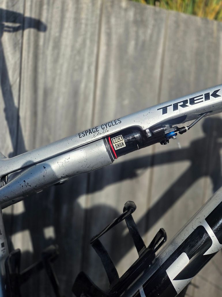 Used Trek Supercaliber SRAM X01 Eagle AXS 2024 Mountainbike, Light Gray — image 6 of 8