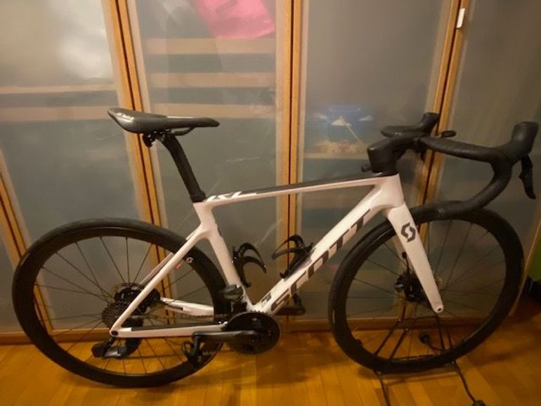 Used Scott Addict RC 10 2021 2021 Road & Gravel, Weiß — image 1 of 6