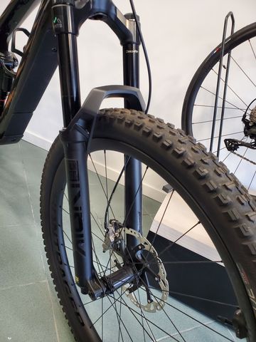 Brugt Trek Fuel EXe 9.9 XTR 2023 2023 Mountainbike — billede 7 af 14