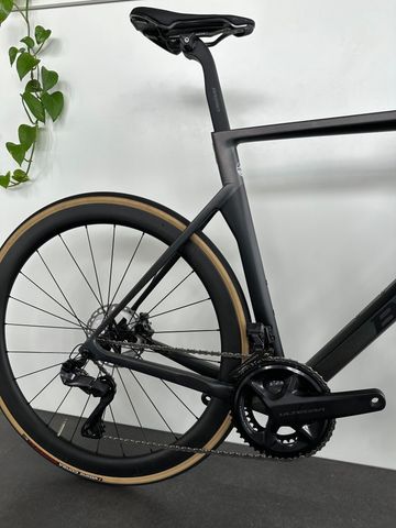 Basso Diamante Shimano Ultegra Di2 2024 Road & Gravel d'occasion — image 3 sur 9