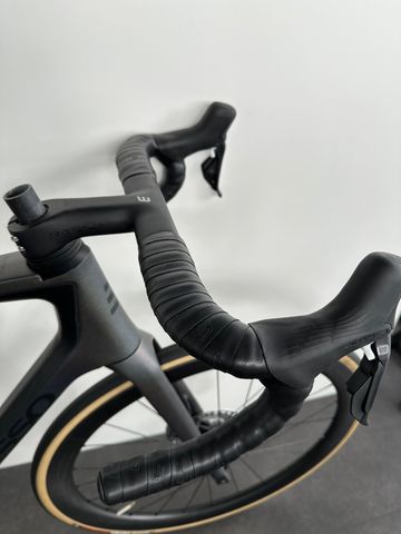Basso Diamante Shimano Ultegra Di2 2024 Road & Gravel d'occasion — image 7 sur 9