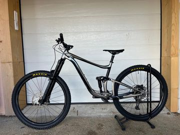 Giant Reign 29 SX 2021 2021 Mountainbike usato, Grigio chiaro — immagine 4 di 6