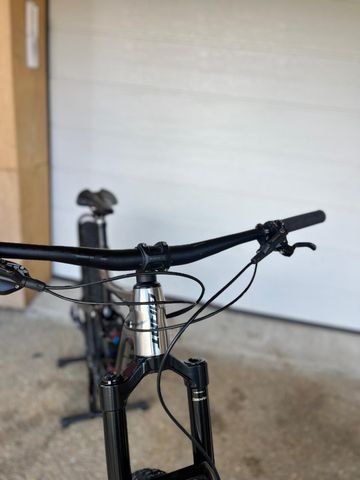Giant Reign 29 SX 2021 2021 Mountainbike usato, Grigio chiaro — immagine 3 di 6