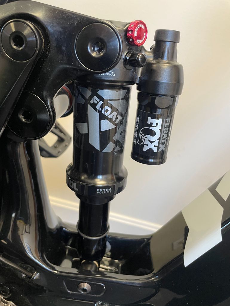 Used Yeti Yeti 160e C1 E-MTB Size Medium 2023 Mountainbike, Black — image 11 of 12