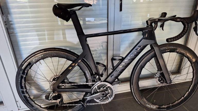 Canyon Aeroad CFR eTap 2023 — Price & Specs | 2BX