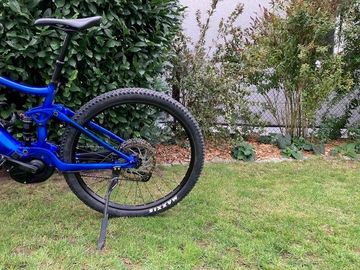 Used Giant Stance E+ 1 2022 2022 Mountainbike, Blue, 29 — image 6 of 9