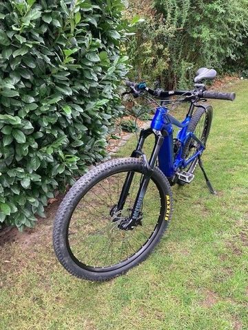 Used Giant Stance E+ 1 2022 2022 Mountainbike, Blue, 29 — image 2 of 9