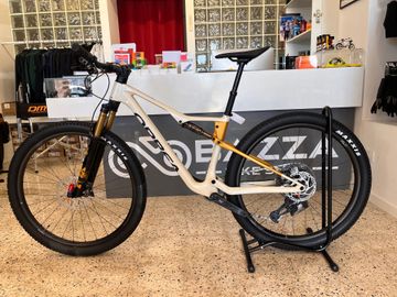 Used Orbea Oiz Shimano Deore XT Di2 2026 Mountainbike, White — image 3 of 4