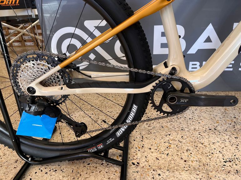 Used Orbea Oiz Shimano Deore XT Di2 2026 Mountainbike, White — image 2 of 4
