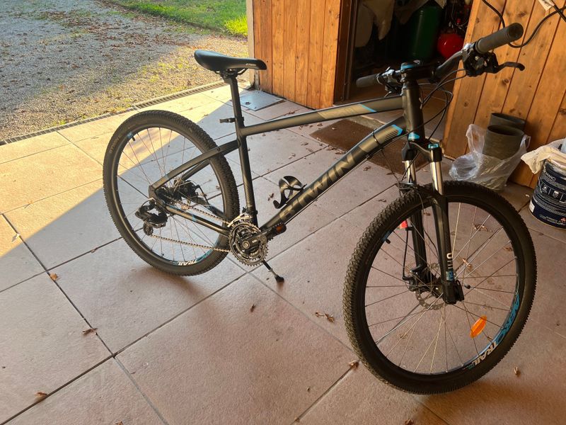 Used B’TWIN Rockryder 2017 Mountainbike, Black — image 1 of 5