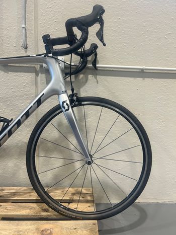 Used Scott Addict Shimano 105 2020 Road & Gravel, Light Gray — image 5 of 8