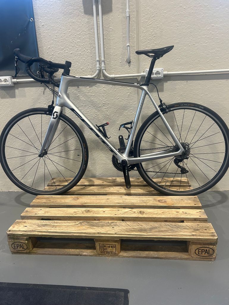 Used Scott Addict Shimano 105 2020 Road & Gravel, Light Gray — image 1 of 8