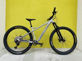 Used Orbea Laufey Shimano SLX 2023 Mountainbike, Light Gray, 29 — image 1 of 9