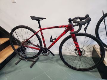 Używany Trek Crockett Disc 47 Cobra Blood/Viper Red/Rage Red 2025 Road & Gravel