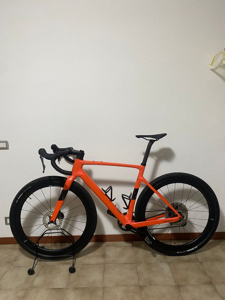 Used Scott Addict Gravel 40 2024 2024 Road & Gravel — image 2 of 5