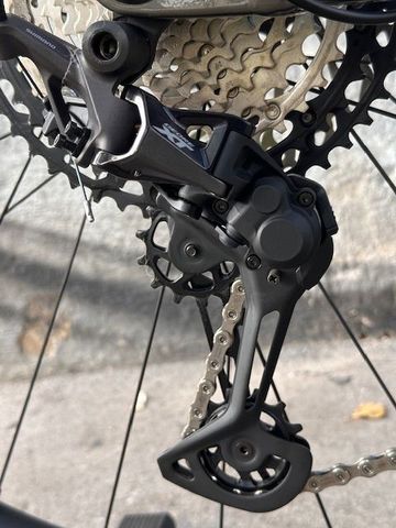 Trek Fuel EXe 8 XT 2024 2024 Mountainbike usato, Grigio chiaro — immagine 5 di 18