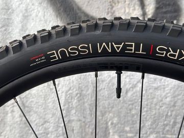Trek Fuel EXe 8 XT 2024 2024 Mountainbike usato, Grigio chiaro — immagine 6 di 18