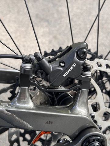 Trek Fuel EXe 8 XT 2024 2024 Mountainbike usato, Grigio chiaro — immagine 13 di 18