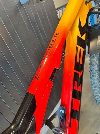 Used Trek E-Caliber 9.8 GX 2022 2022 Mountainbike — image 6 of 12