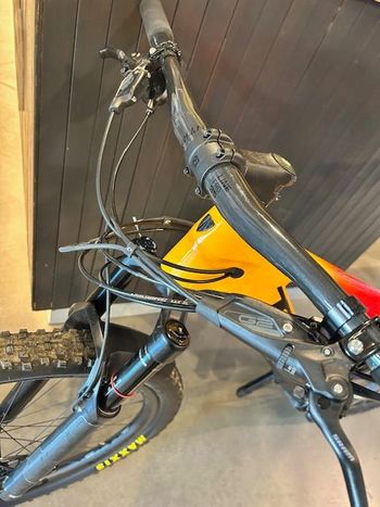 Used Trek E-Caliber 9.8 GX 2022 2022 Mountainbike — image 10 of 12