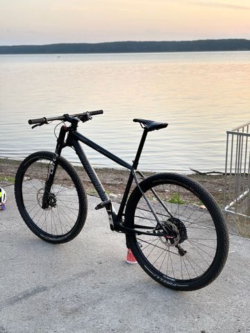 Used Cannondale F-Si 1 2017 2017 Mountainbike, Black, 27.5 — image 1 of 3