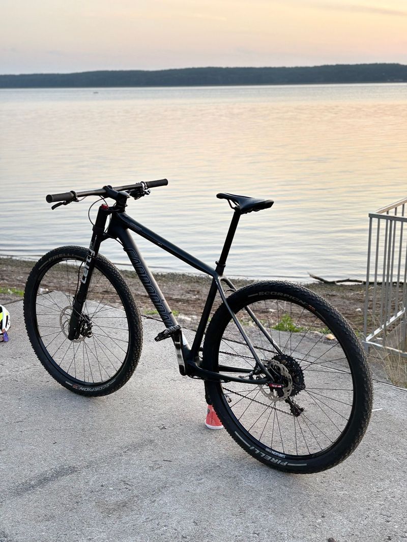 Used Cannondale F-Si 1 2017 2017 Mountainbike, Black, 27.5 — image 1 of 3