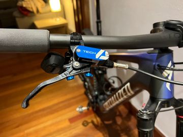 Used Specialized Epic 8 Pro 2024 2024 Mountainbike, Blue, 29 — image 13 of 28