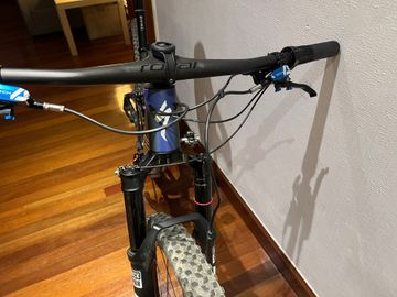 Used Specialized Epic 8 Pro 2024 2024 Mountainbike, Blue, 29 — image 14 of 28