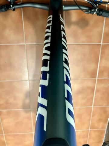Used Specialized Epic 8 Pro 2024 2024 Mountainbike, Blue, 29 — image 27 of 28