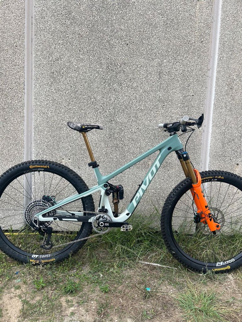Used Pivot Trailcat Lt 2025 Mountainbike — image 1 of 5