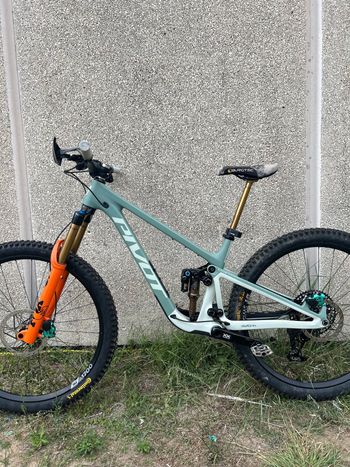 Used Pivot Trailcat Lt 2025 Mountainbike — image 2 of 5