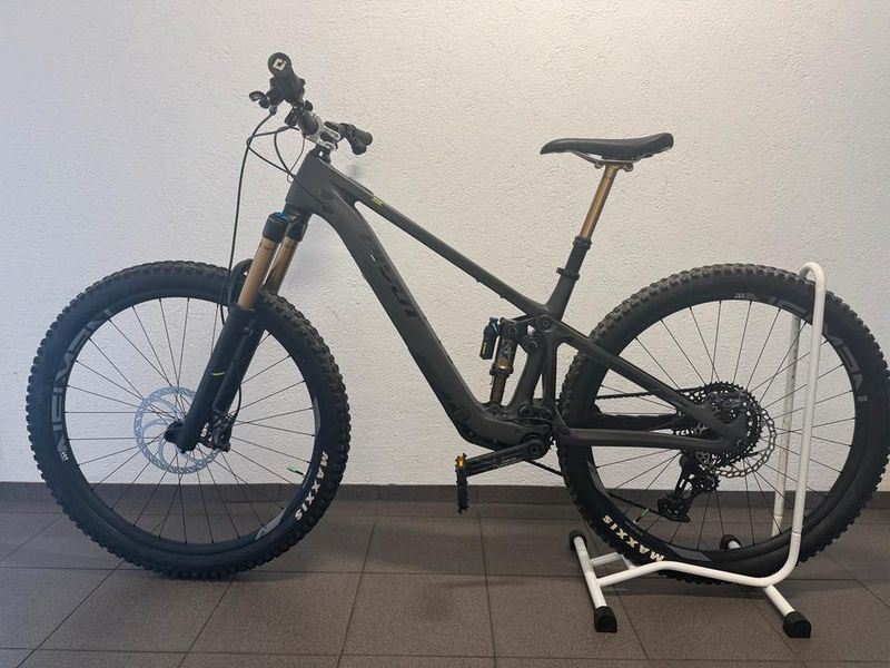 Used Pivot Shuttle SL Pro X0 Transmission 2024 MTB