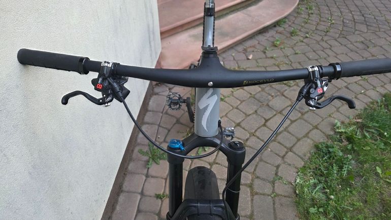 Used Specialized Epic Shimano Deore XT 2023 Mountainbike, Light Gray — image 7 of 9