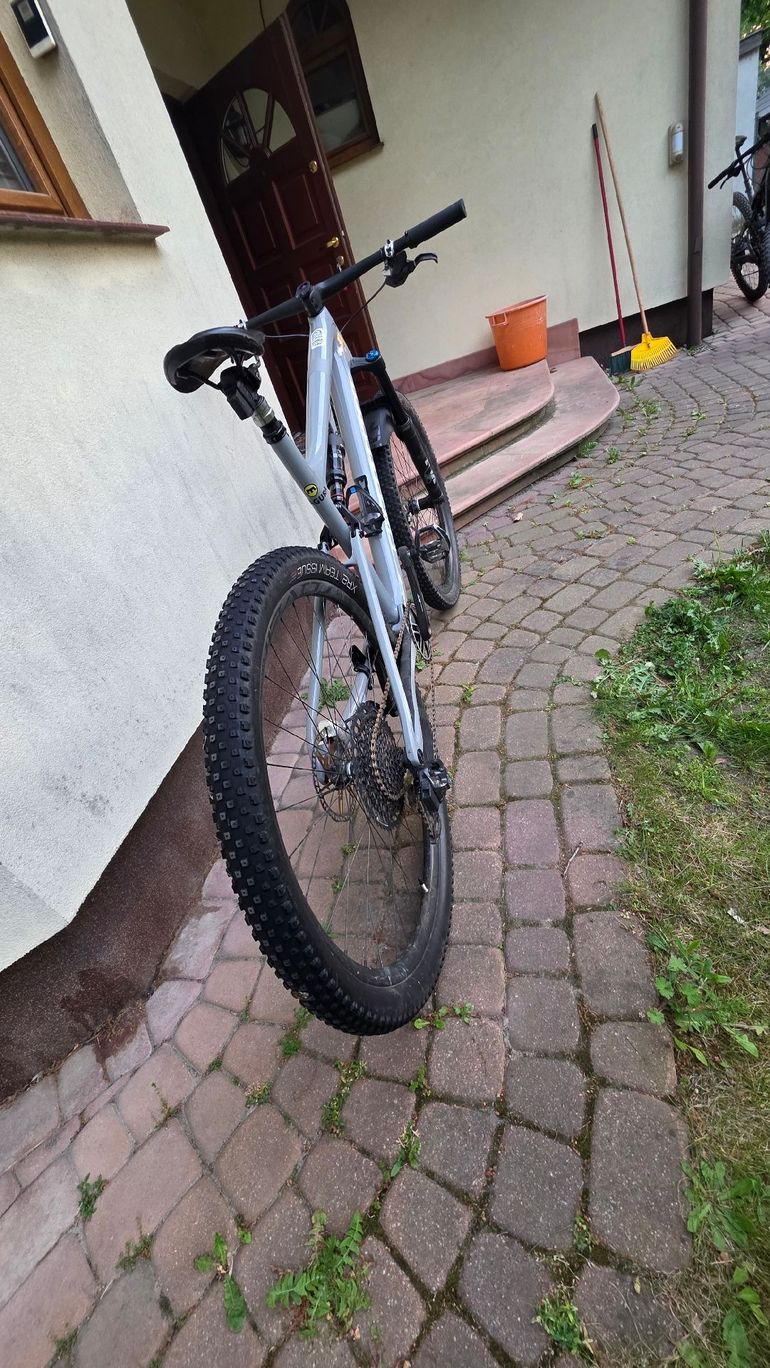Used Specialized Epic Shimano Deore XT 2023 Mountainbike, Light Gray — image 4 of 9