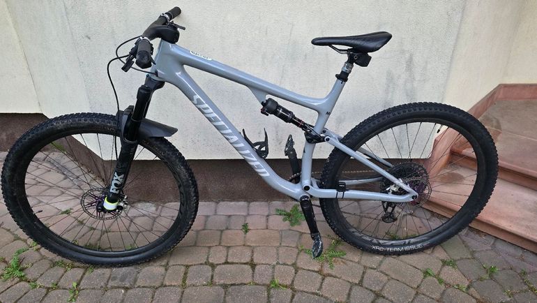 Used Specialized Epic Shimano Deore XT 2023 Mountainbike, Light Gray — image 2 of 9