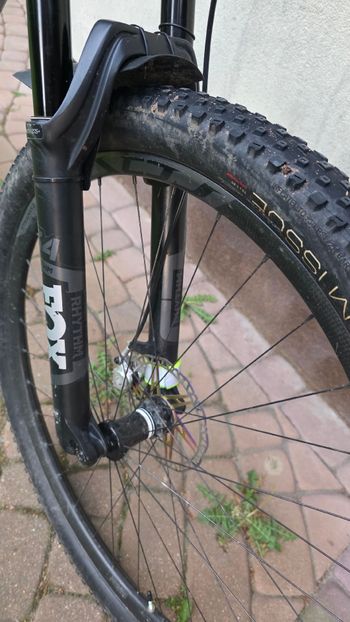 Used Specialized Epic Shimano Deore XT 2023 Mountainbike, Light Gray — image 3 of 9