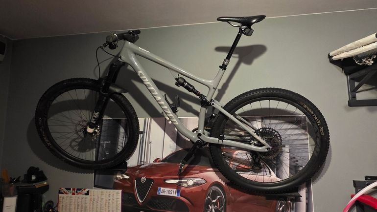 Used Specialized Epic Shimano Deore XT 2023 Mountainbike, Light Gray — image 8 of 9
