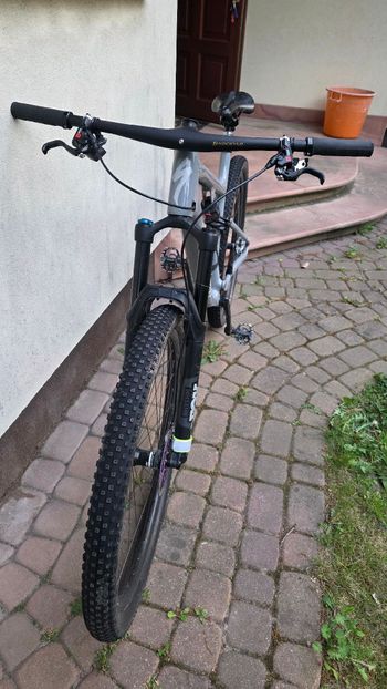Used Specialized Epic Shimano Deore XT 2023 Mountainbike, Light Gray — image 6 of 9