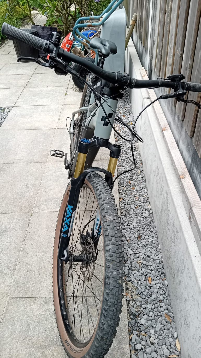 Used CUBE Cube Reaction Hybride 625 2023 2023 Mountainbike, Light Gray, 27.5 (650B) — image 1 of 57