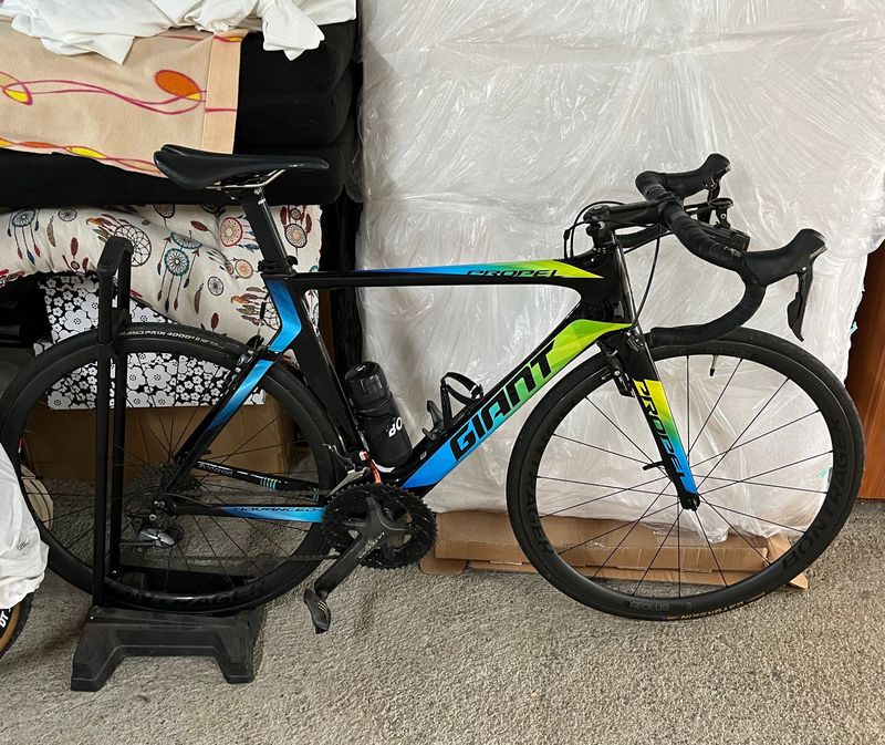 Used Giant Advanced Pro 2018 2018 Road & Gravel, Black — image 1 of 3