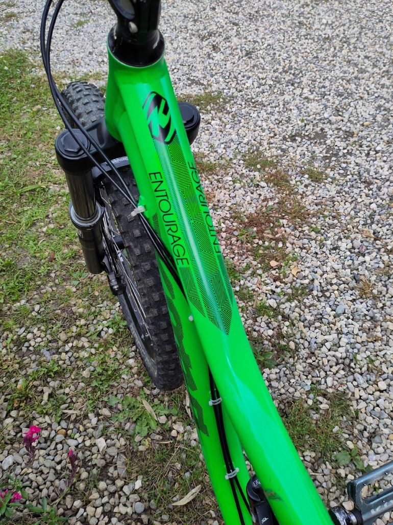 Używany Kona ENTOURAGE 2014 2014 Mountainbike — zdjęcie 7 z 15