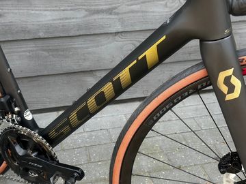 Brugt Scott Addict RC Shimano 105 Di2 2024 Road & Gravel — billede 7 af 14
