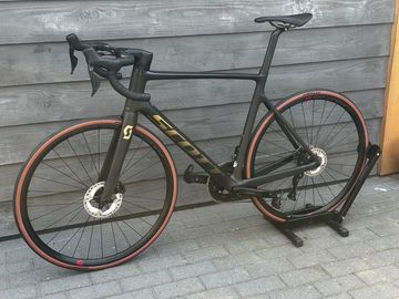 Brugt Scott Addict RC Shimano 105 Di2 2024 Road & Gravel — billede 13 af 14