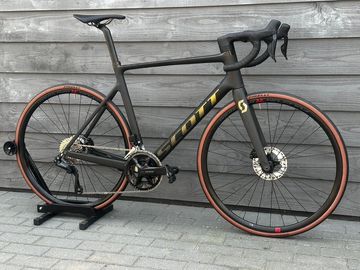 Brugt Scott Addict RC Shimano 105 Di2 2024 Road & Gravel — billede 5 af 14